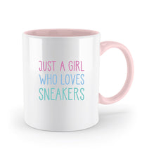 Lade das Bild in den Galerie-Viewer, Girl who loves sneakers -Tasse