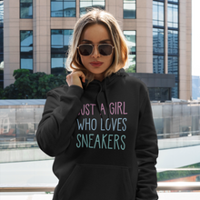 Lade das Bild in den Galerie-Viewer, Girl who loves sneakers - Damen Hoodie
