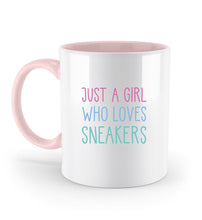 Lade das Bild in den Galerie-Viewer, Girl who loves sneakers -Tasse
