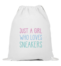 Lade das Bild in den Galerie-Viewer, Girl who loves sneakers - Gym Bag
